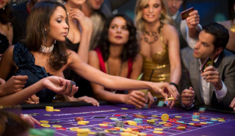 How do online casinos handle disputes with players?